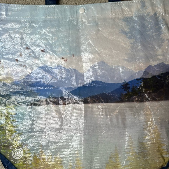 Lululemon SeaWeeze 2017 shopping bag - Picture 4 of 5